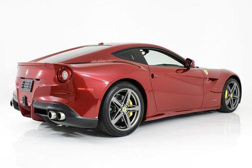 Red 2014 Ferrari F12berlinetta Base