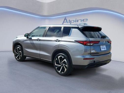 2022 Mitsubishi Outlander SE