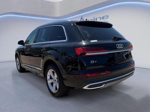 2022 Audi Q7 45 Premium Plus