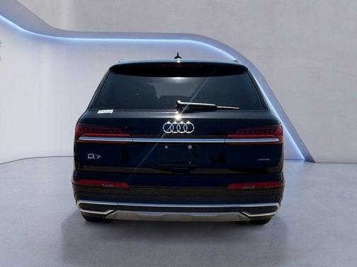 2022 Audi Q7 45 Premium Plus