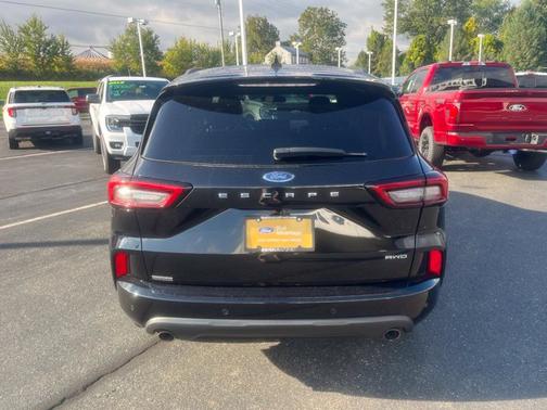AGATE BLACK METALLIC 2024 Ford Escape ST-LINE