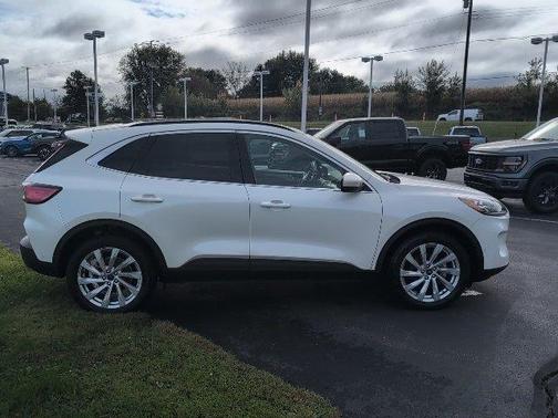 2022 Ford Escape TITANIUM