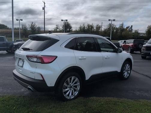 2022 Ford Escape TITANIUM