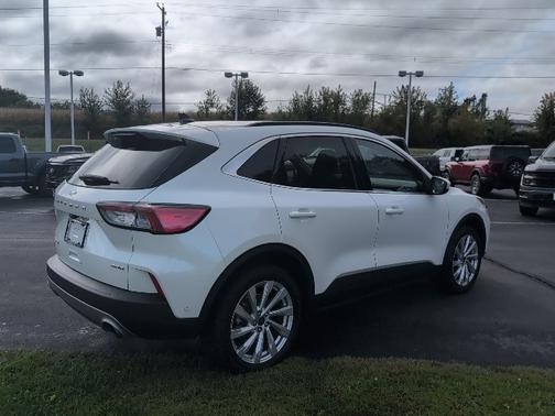 2022 Ford Escape TITANIUM