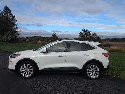 2022 Ford Escape TITANIUM
