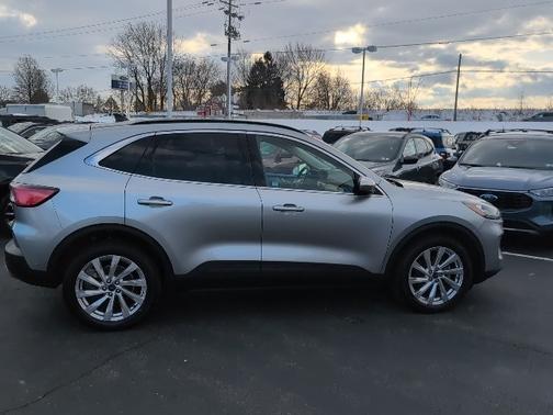 2022 Ford Escape TITANIUM