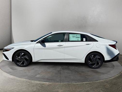2025 Hyundai ELANTRA HEV SEL Sport