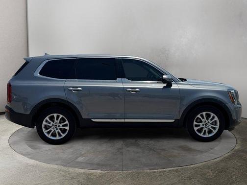 2022 Kia Telluride LX