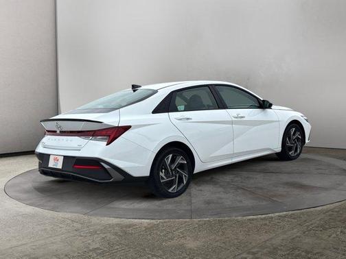 2025 Hyundai ELANTRA HEV SEL Sport