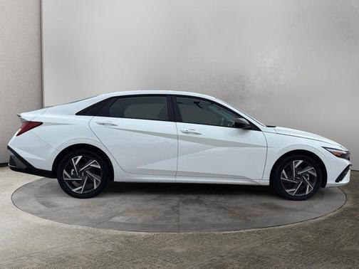 2025 Hyundai ELANTRA HEV SEL Sport