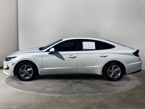 2022 Hyundai SONATA SE