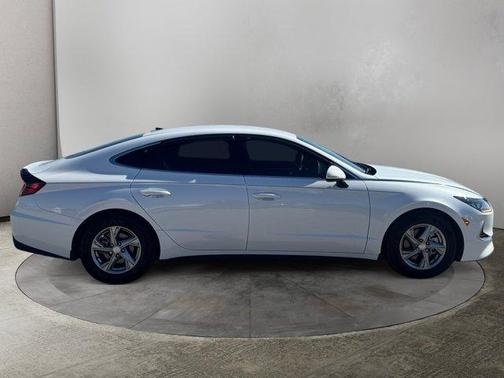 2022 Hyundai SONATA SE