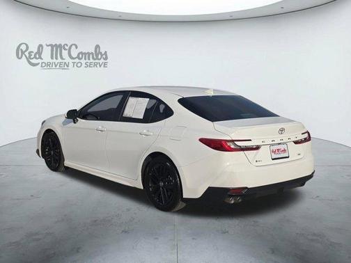 Ice 2025 Toyota Camry SE