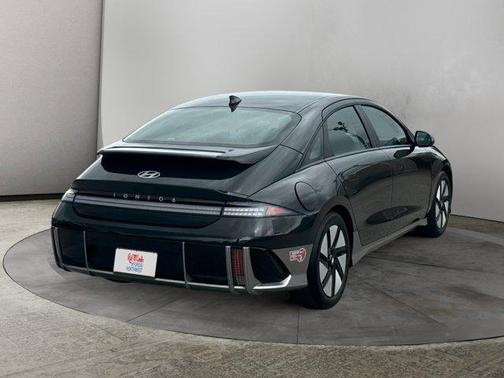2024 Hyundai IONIQ 6 SE