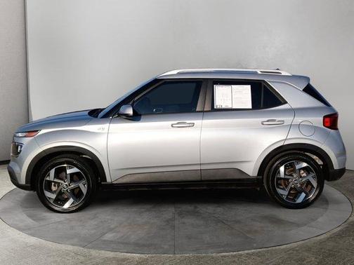 2022 Hyundai VENUE SE