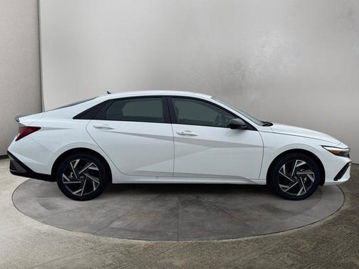 2025 Hyundai ELANTRA HEV SEL Sport