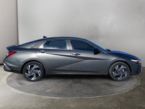 2025 Hyundai ELANTRA HEV SEL Sport