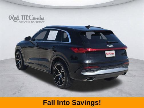 Mythos Black Metallic 2025 Audi Q5 2.0T quattro Premium