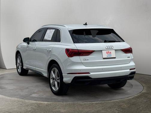 2024 Audi Q3 45 S line Premium