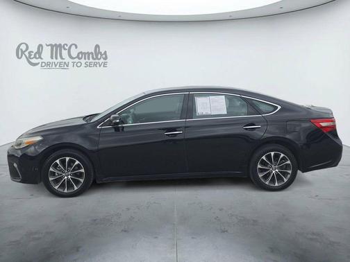 Midnight Black Metallic 2017 Toyota Avalon XLE