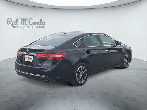 Midnight Black Metallic 2017 Toyota Avalon XLE