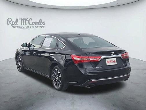 Midnight Black Metallic 2017 Toyota Avalon XLE