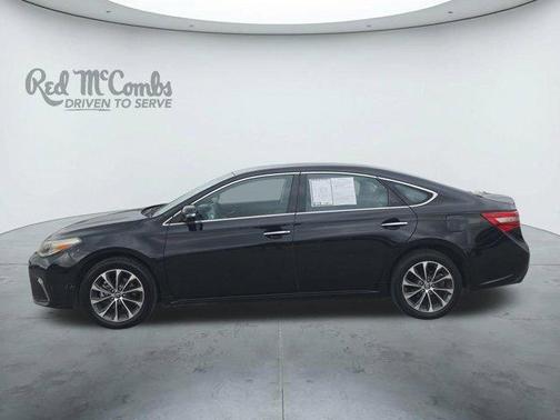 Midnight Black Metallic 2017 Toyota Avalon XLE