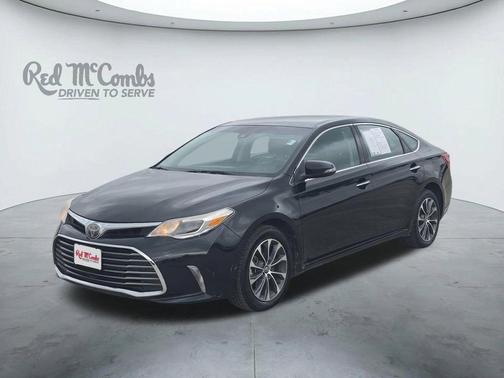 Midnight Black Metallic 2017 Toyota Avalon XLE