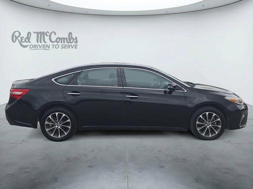 Midnight Black Metallic 2017 Toyota Avalon XLE