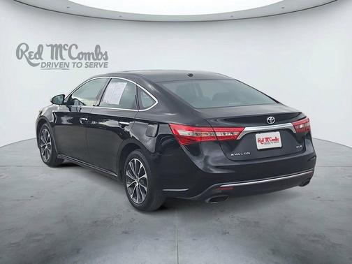Midnight Black Metallic 2017 Toyota Avalon XLE
