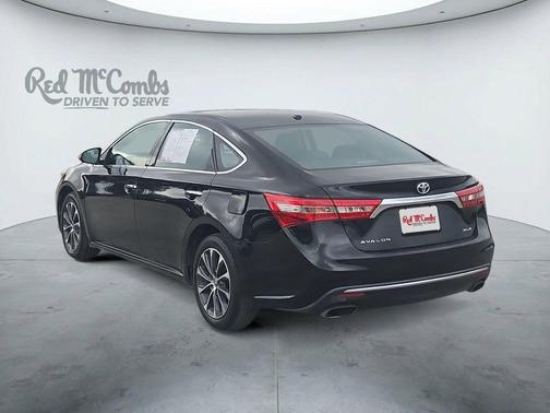 Midnight Black Metallic 2017 Toyota Avalon XLE