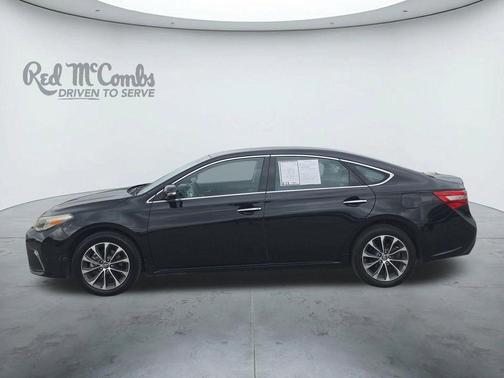 Midnight Black Metallic 2017 Toyota Avalon XLE