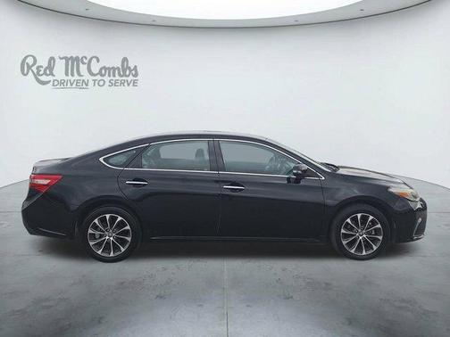 Midnight Black Metallic 2017 Toyota Avalon XLE
