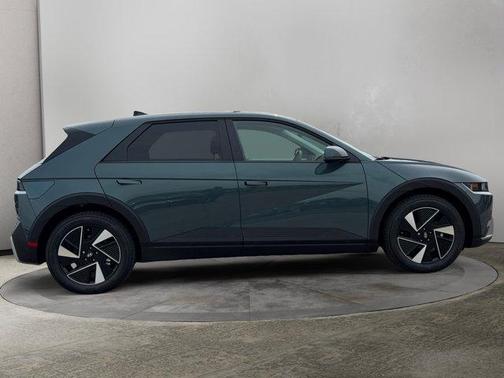2025 Hyundai IONIQ 5 SE