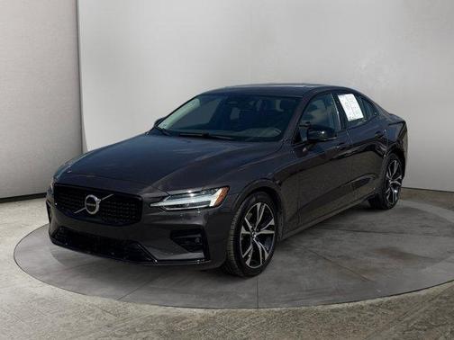 2024 Volvo S60 B5 Core Dark Theme