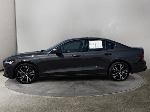 2024 Volvo S60 B5 Core Dark Theme