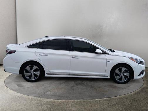2017 Hyundai SONATA Hybrid Limited
