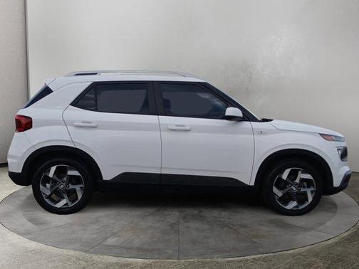 2022 Hyundai VENUE SEL