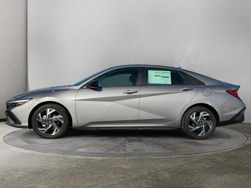 2025 Hyundai ELANTRA HEV SEL Sport