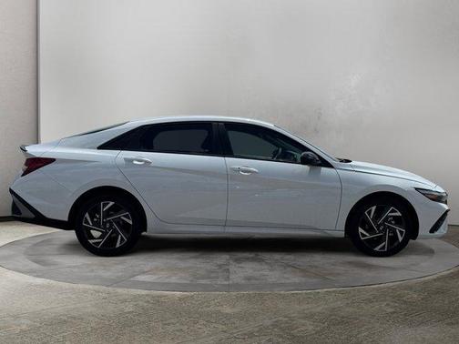 2025 Hyundai ELANTRA HEV SEL Sport
