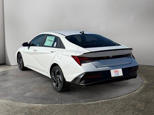 2025 Hyundai ELANTRA HEV SEL Sport