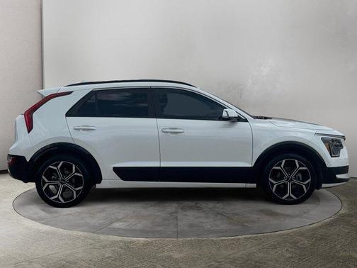 2023 Kia Niro Plug-In Hybrid SX Touring