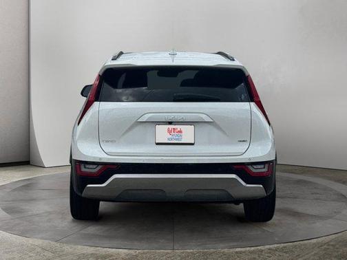 2023 Kia Niro Plug-In Hybrid SX Touring