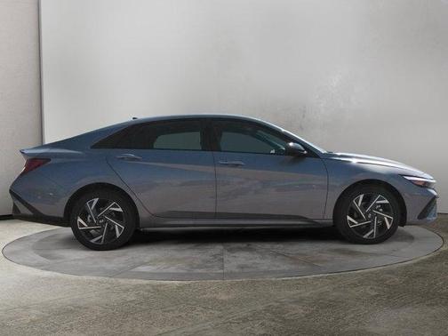 2025 Hyundai ELANTRA HEV SEL Sport