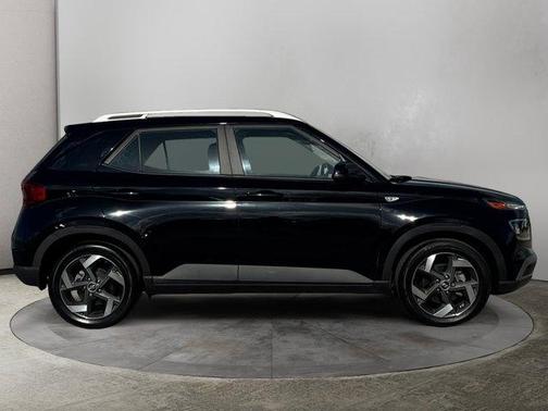2022 Hyundai VENUE SEL