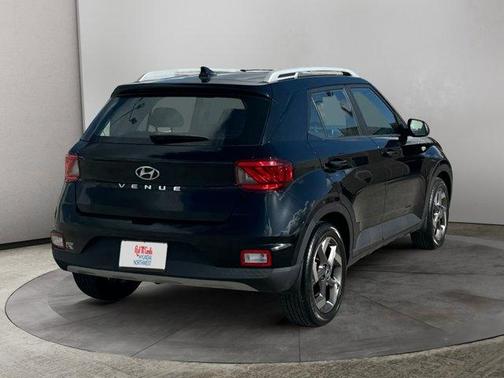 2022 Hyundai VENUE SEL