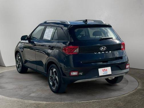 2022 Hyundai VENUE SEL