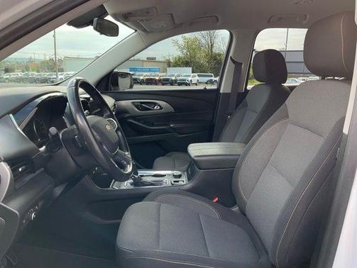 Summit White 2020 Chevrolet Traverse LT Cloth