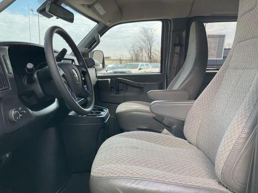 Summit White 2025 Chevrolet Express 3500 LT