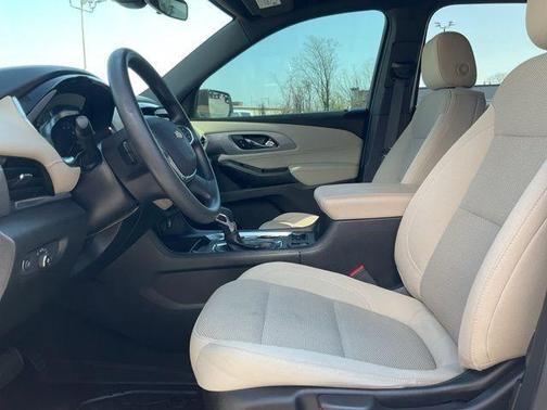 Summit White 2022 Chevrolet Traverse LS